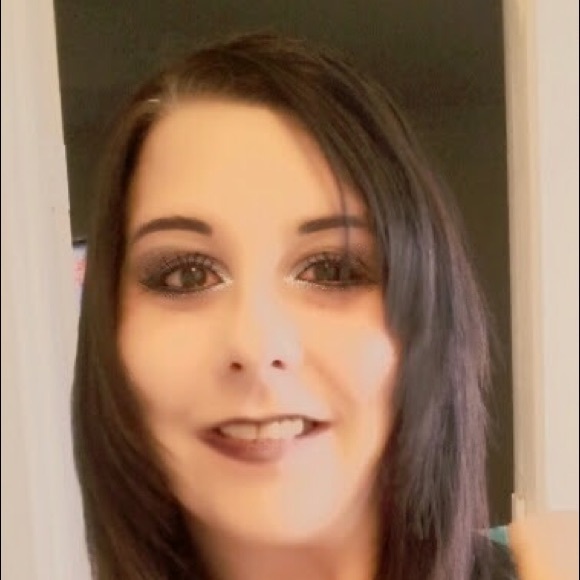 Profile Picture of Melinda Edwards (@brittanylevario) on Poshmark