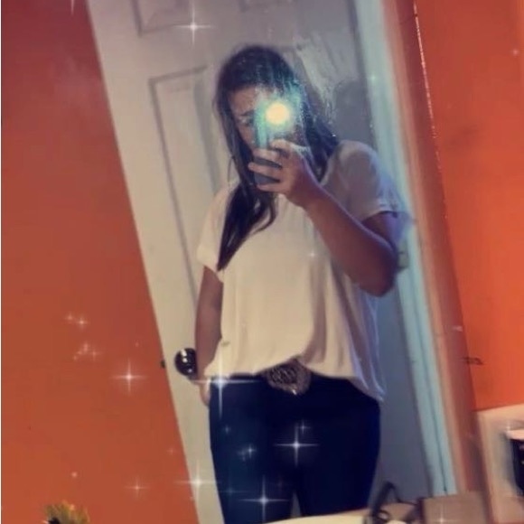 Profile Picture of Maddie Funderburk (@maddiefunderbur) on Poshmark