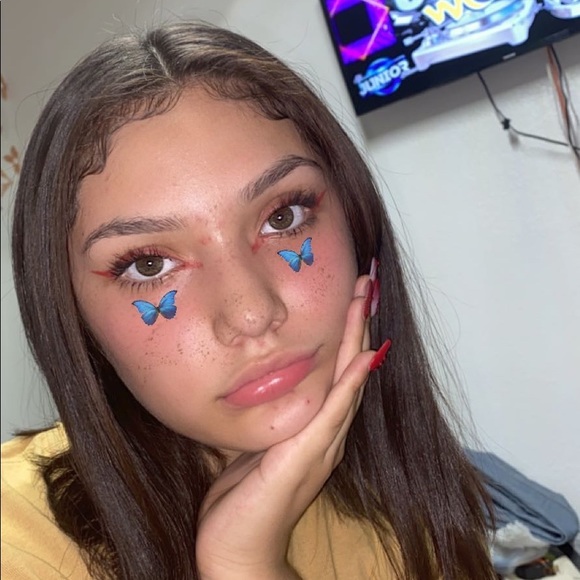 Profile Picture of Aileen Cano ontiveros (@revengequeen) on Poshmark