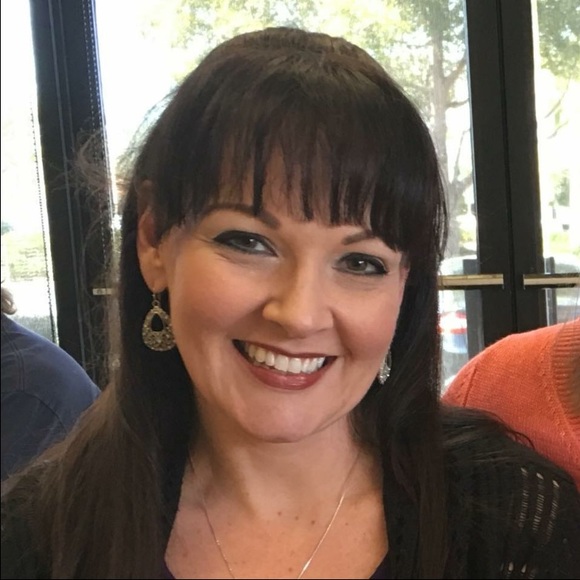 Profile Picture of Cathy Walsh (@cmariewalsh) on Poshmark