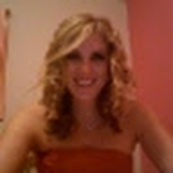 Profile Picture of Amanda Wojciechowski (@cackibass) on Poshmark