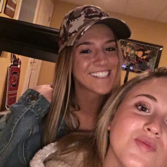Profile Picture of Jennifer Hulmes (@jhulmes2) on Poshmark