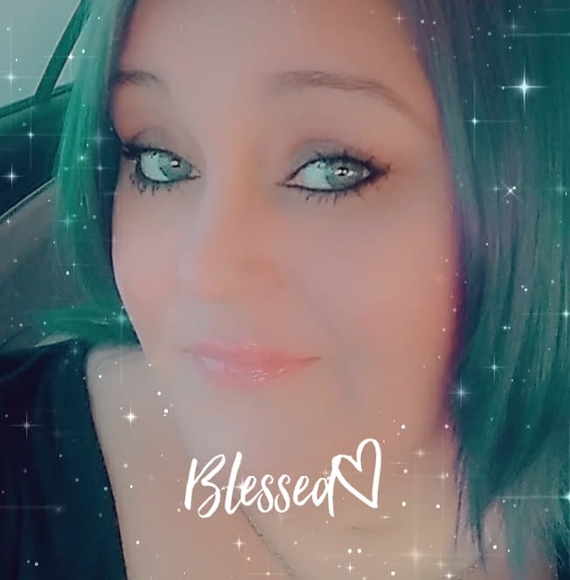 Profile Picture of Billie Eischen (@herztrubbl) on Poshmark