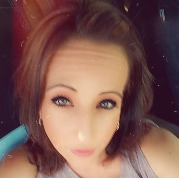 Profile Picture of Stephanie Campbell (@roxymama27) on Poshmark