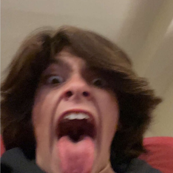 Lukeeez Thomson - Poshmark Profile Picture of Lukeeez Thomson (@lukeeezthomson) on Poshmark