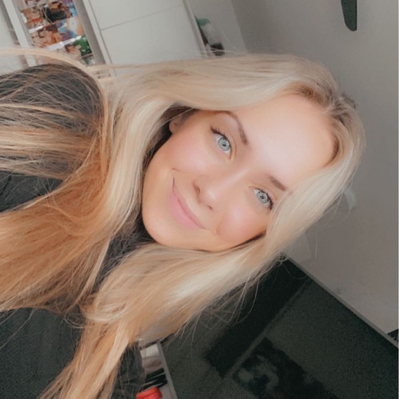 Profile Picture of Bianca Mitchell (@biancax16) on Poshmark