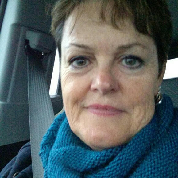 Profile Picture of Mary Baxter (@marybhappy) on Poshmark