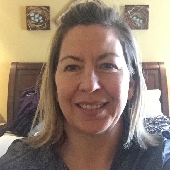 Profile Picture of Paula Moore (@paulakmoore) on Poshmark