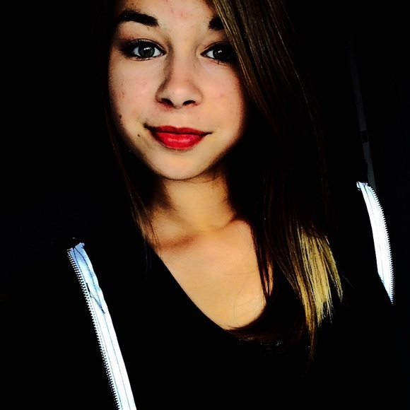 Profile Picture of Mads Rouland (@madzanne) on Poshmark