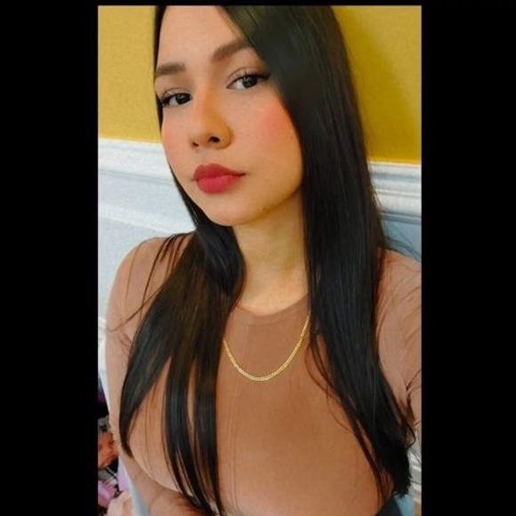 Profile Picture of Génesis Roque (@genesis_alex26) on Poshmark