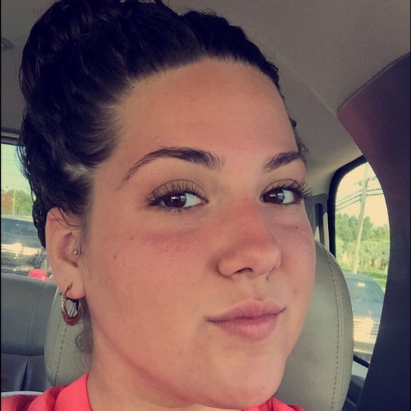 Profile Picture of Amanda Wilhelm (@mandie2401) on Poshmark