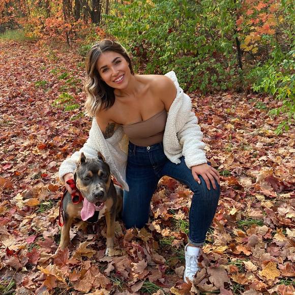 Profile Picture of Leah lavictoire Lavictoire (@llavictoire) on Poshmark