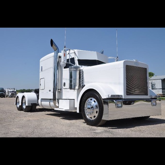 Profile Picture of Cas Schwebel (@casjess101689) on Poshmark