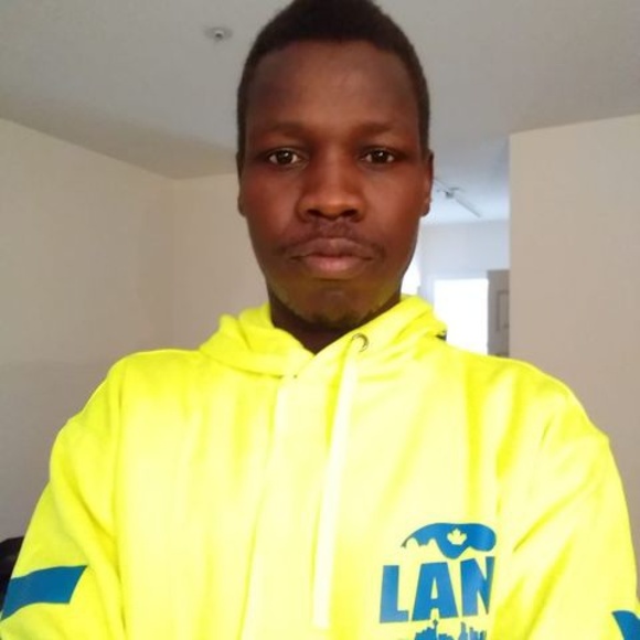 Profile Picture of Wenlual Makiech (@ldeng242) on Poshmark