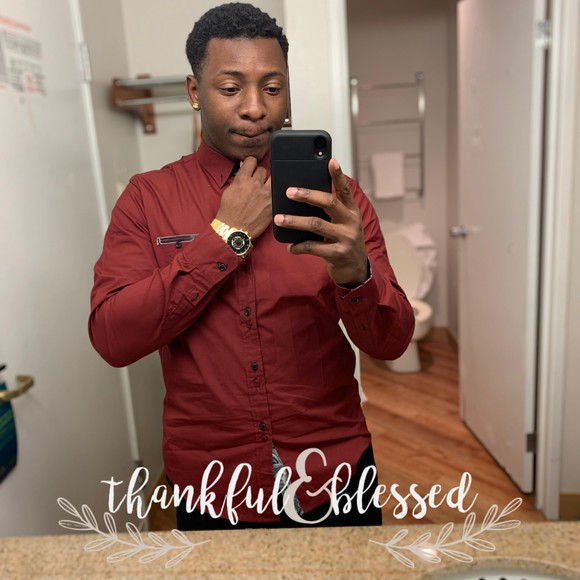 Profile Picture of Jonathan Lenoir (@jonathanlenoir) on Poshmark