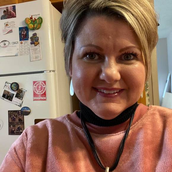 Profile Picture of Stacey Mullins (@martynmax1) on Poshmark