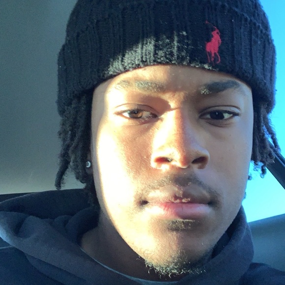 Profile Picture of Isaiah Holt (@isaiahcholt) on Poshmark