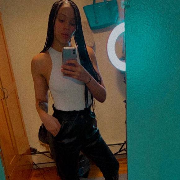 Profile Picture of Jelissa Manon (@jmanon1950) on Poshmark
