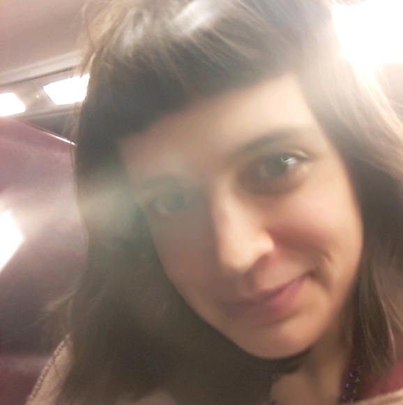 Profile Picture of Julia Rucker (@crystaldaze) on Poshmark