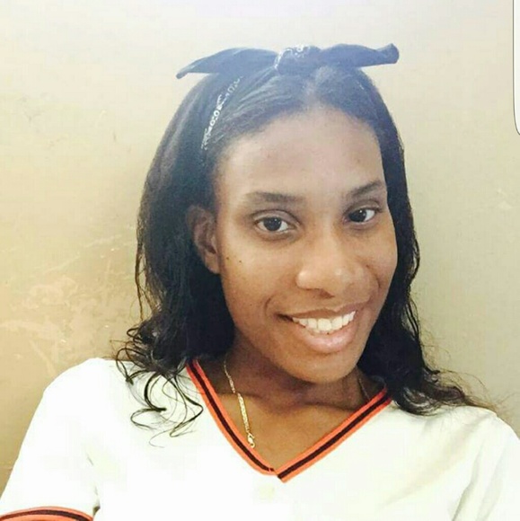 Profile Picture of Alisha Irby (@alishaa_) on Poshmark