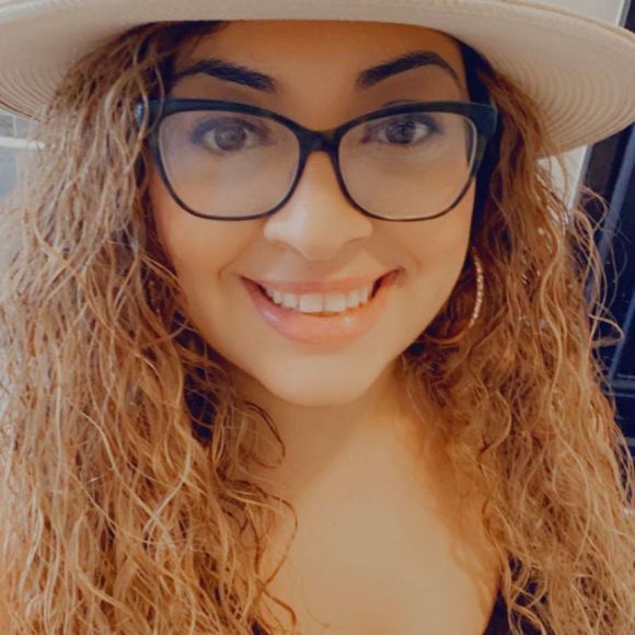 Profile Picture of Armine Kalanjian (@curlyq003) on Poshmark