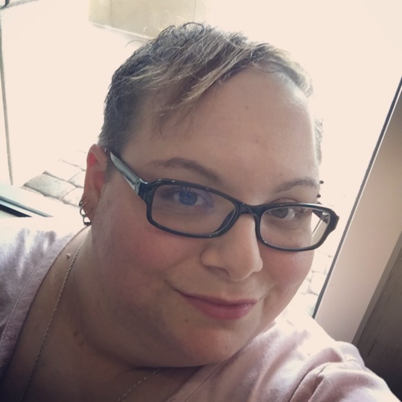 Profile Picture of Dominique Allen (@nique8585) on Poshmark