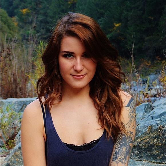 Profile Picture of Sierra Foppiano (@sierraember) on Poshmark