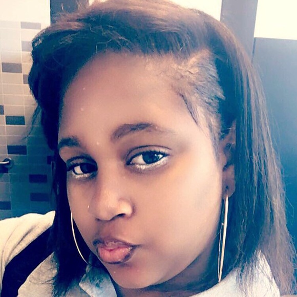 Profile Picture of Devina Dowdy (@adorejussnayy) on Poshmark