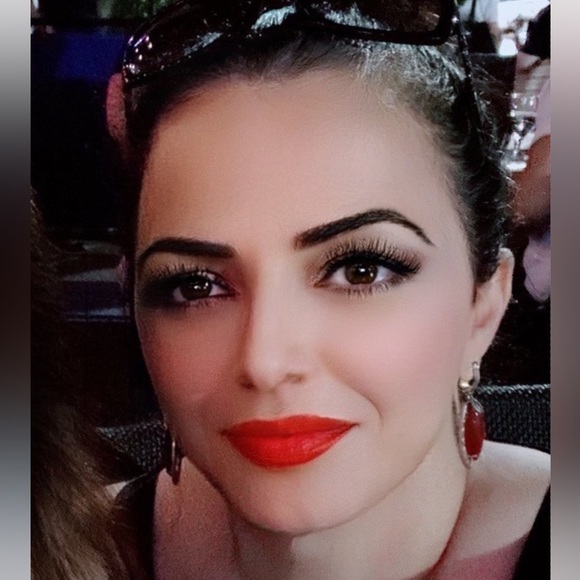 Profile Picture of Milena Foks (@mikafoks) on Poshmark