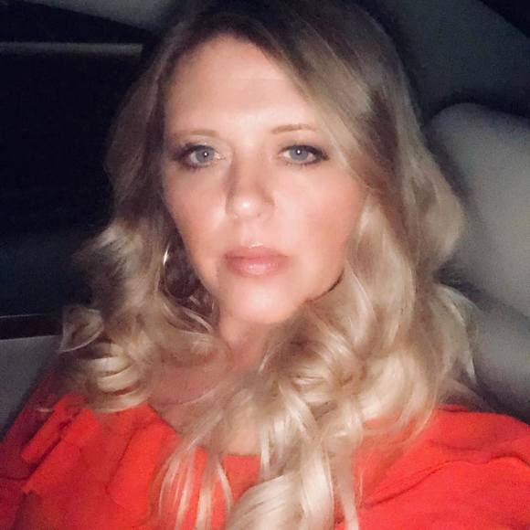 Profile Picture of Jamie Connizzo (@jconnizzo) on Poshmark