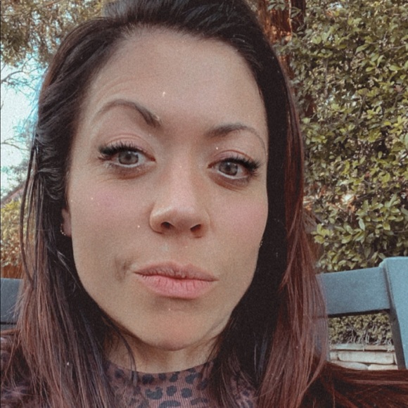 Profile Picture of Christina Weed (@christina_weed) on Poshmark