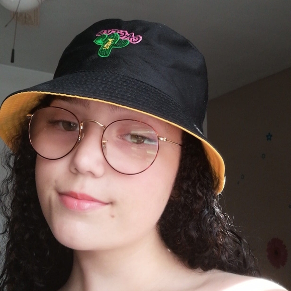 Profile Picture of Arianne Lampron (@ariannelampron) on Poshmark