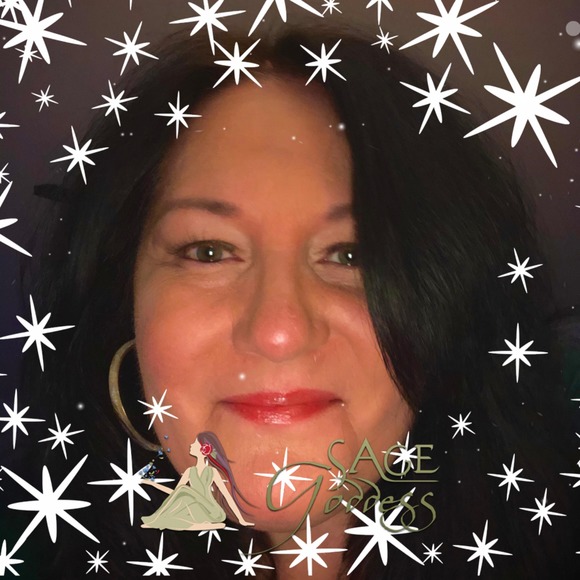 Profile Picture of Christine Peracchio (@chrisperracchio) on Poshmark