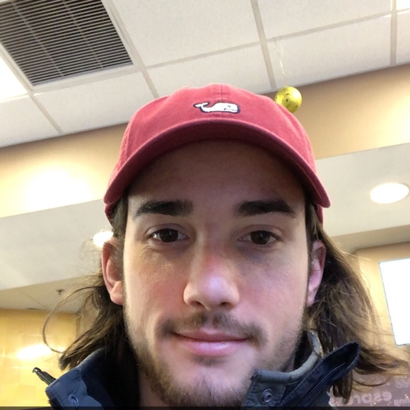 Profile Picture of Hunter Vannier (@hvannier) on Poshmark