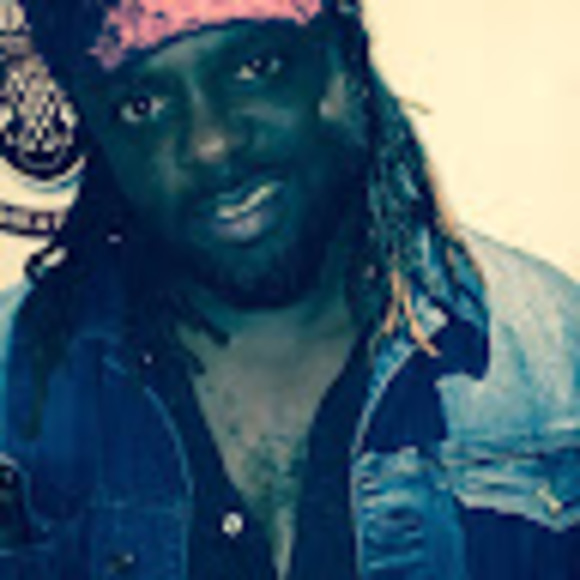 Profile Picture of Vince Durrell (@mrvdurrell) on Poshmark