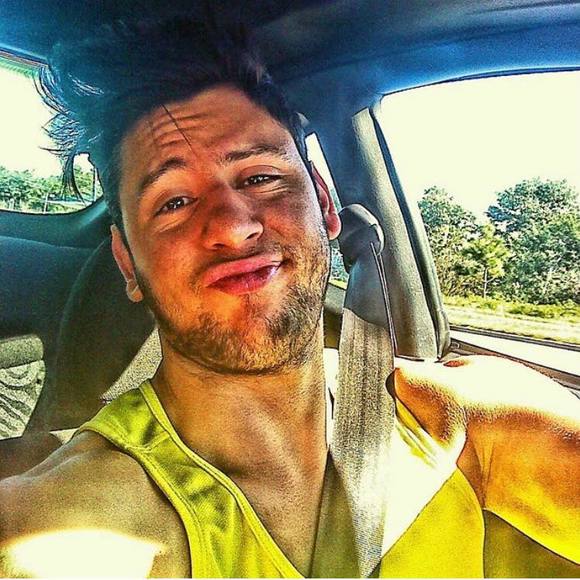 Profile Picture of Danny Velasco (@dannyfernando7) on Poshmark