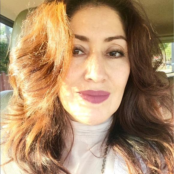 Profile Picture of Veronica Heltmach (@veronicahelt) on Poshmark