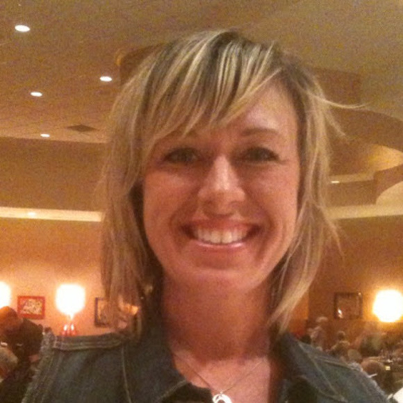 Profile Picture of Anita Neaveill (@annette4528) on Poshmark