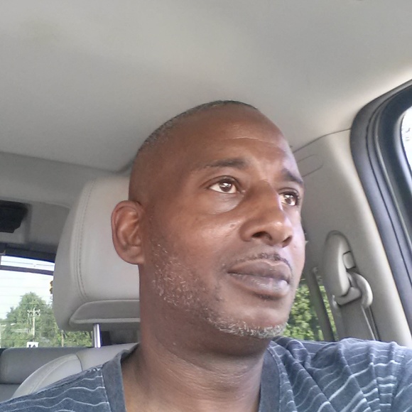 Profile Picture of John Graves (@johngraves718) on Poshmark