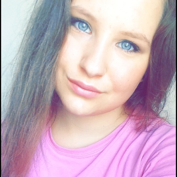 Profile Picture of Julia Lemek (@julie323) on Poshmark