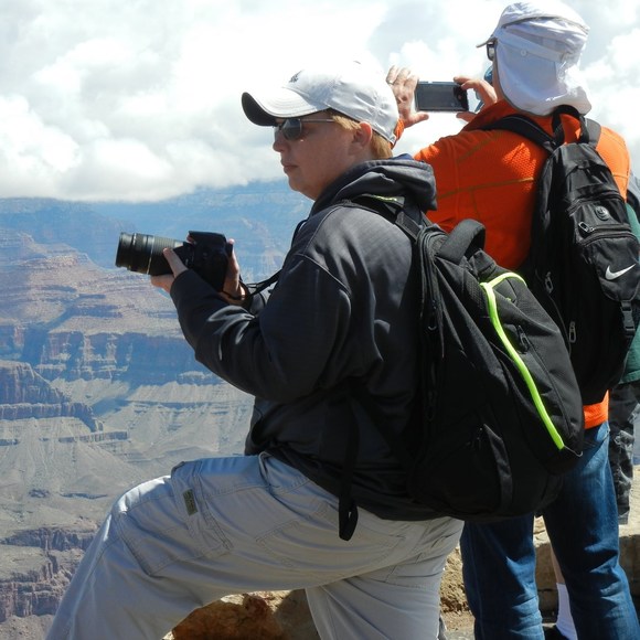 Profile Picture of Melissa Landis (@officerred) on Poshmark