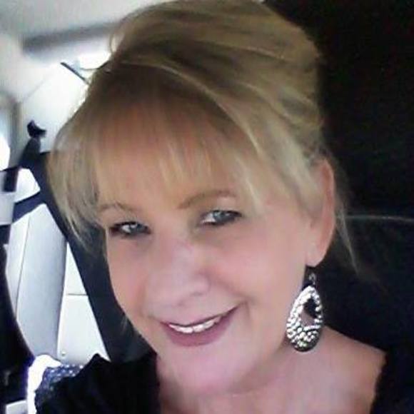 Profile Picture of Robin Landers-holloway (@robinland59) on Poshmark