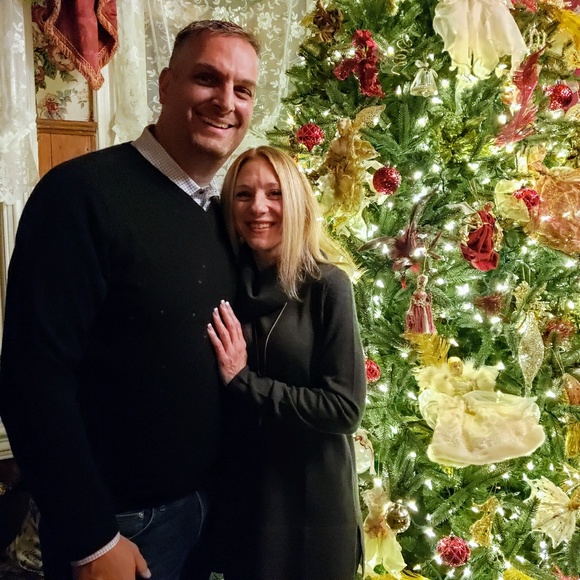 Profile Picture of Lori Ficzko (@lficzko) on Poshmark