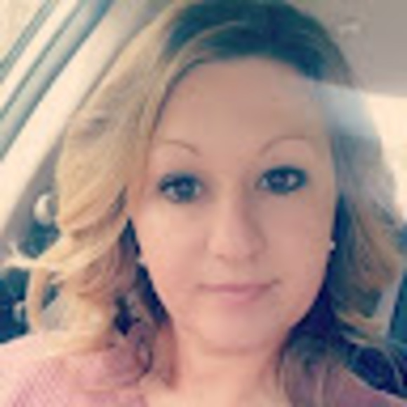 Profile Picture of Lacie Gomillion (@laciegomillion) on Poshmark