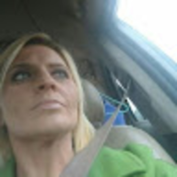 Profile Picture of Heather Heinz (@heatherheinz) on Poshmark