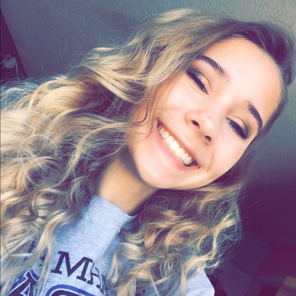 Profile Picture of Calista Lyerla (@listalane) on Poshmark