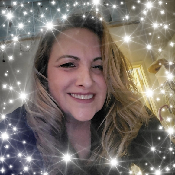 Profile Picture of Robin Carlson (@jetrocjudy) on Poshmark