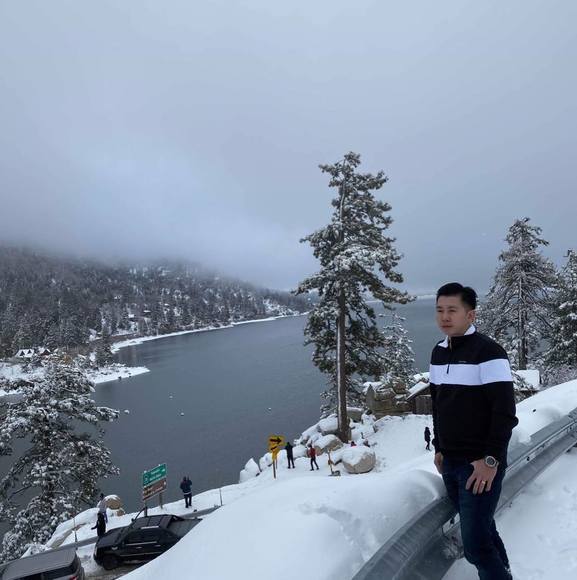 Profile Picture of Loung Loung (@luoungloung) on Poshmark