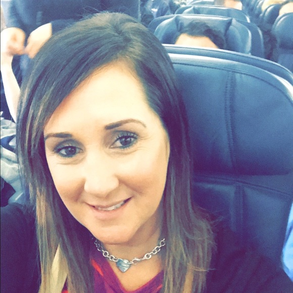 Profile Picture of Kari Shier (@kjshier27) on Poshmark