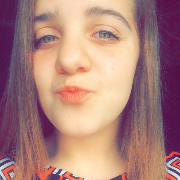 Profile Picture of Kam Huyck (@kamrynhuyckk) on Poshmark